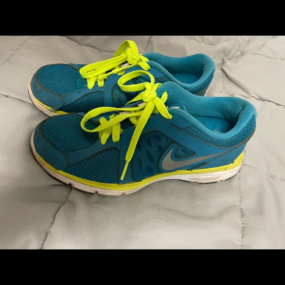 Girls size 4.5 Nike shoes